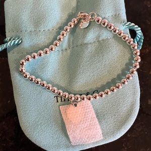 Tiffany (authentic) Heart Tag Bead Bracelet
in Silver